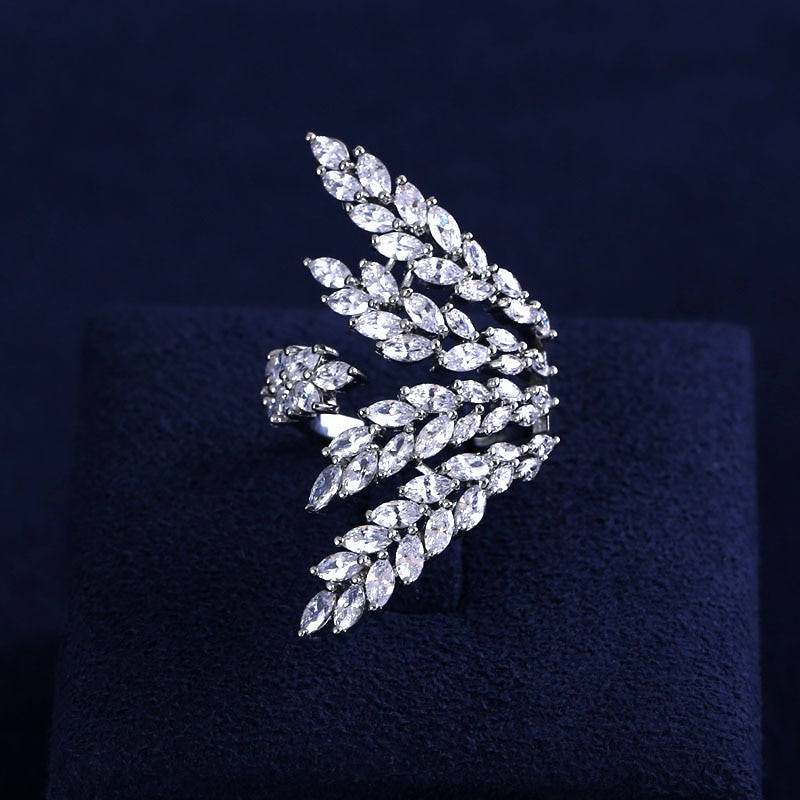 Trendy damessieraden handgemaakte kubieke zirkonia ronde stenen ring witgouden ringen met glanzende oostenrijkse kristallen