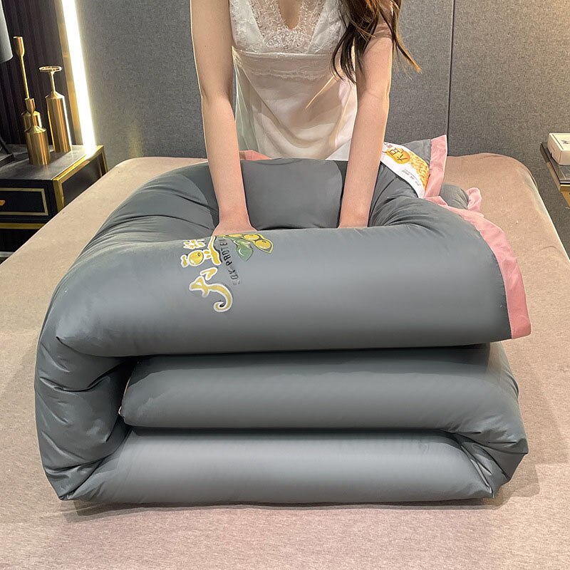 Couette matelassée grise pour lit Queen size, couette de maison légère en fibres: 180x200cm 1.5kg / Gris foncé