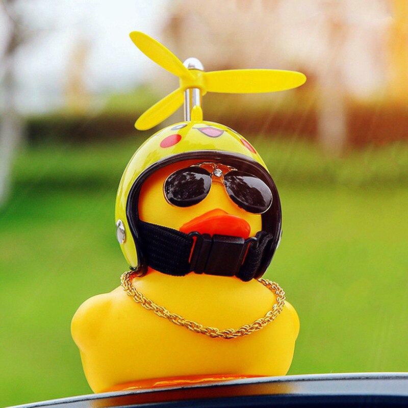 Lucky Duck Society Mooie Auto Ornament Creatieve Auto Dashboard Speelgoed Met Helm En Keten Auto Decoratie Accessoires Ornament