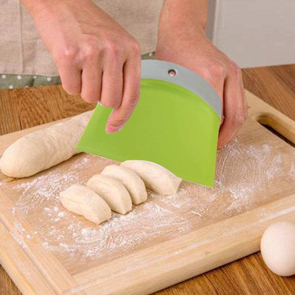 Fleksibel sikker dejskraber køkkengadgets brødfremstilling buet kant redskaber fondant wienerbrød værktøjer trapezformet spatel kage