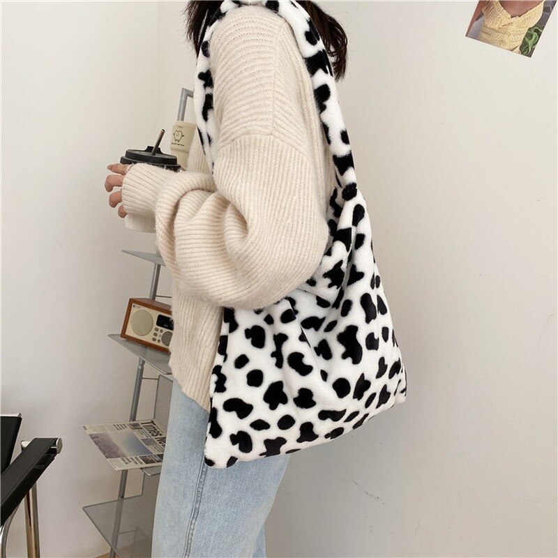 Bolsos grandes peludos de invierno para mujer, bandolera de hombro con patrón de vaca a la , de felpa suave, de viaje, informal