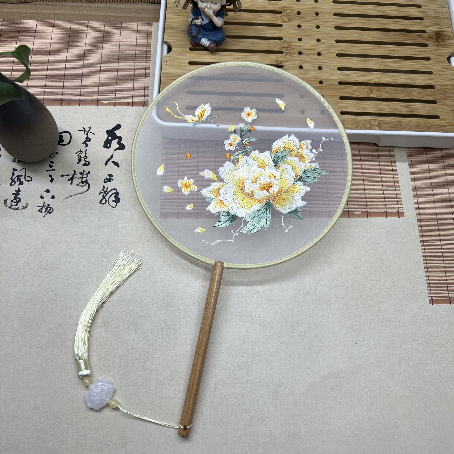 Red Flower Silk Fan Double Sided Embroidery Round Fan Chinese Palace Hanfu Hand Fan Craft Wedding For Guests Home Decor: army green