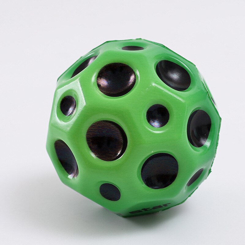 6cm mini högelastisk solid pu skum fotboll träning hål boll för att lindra stress fidget leksak elastisk boll moon ball för barn: Grön