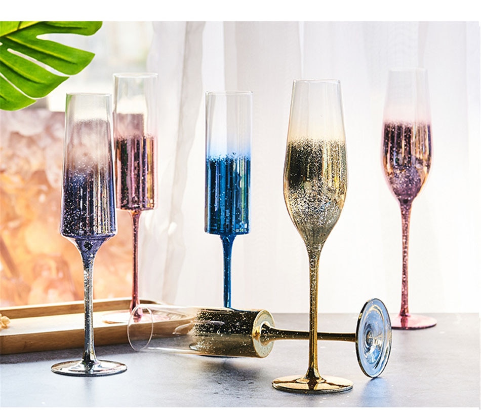 Färgglada rödvinsglas färgglada kristall champagne bägare bröllopsrostning glas fest middag dryck kopp heminredning