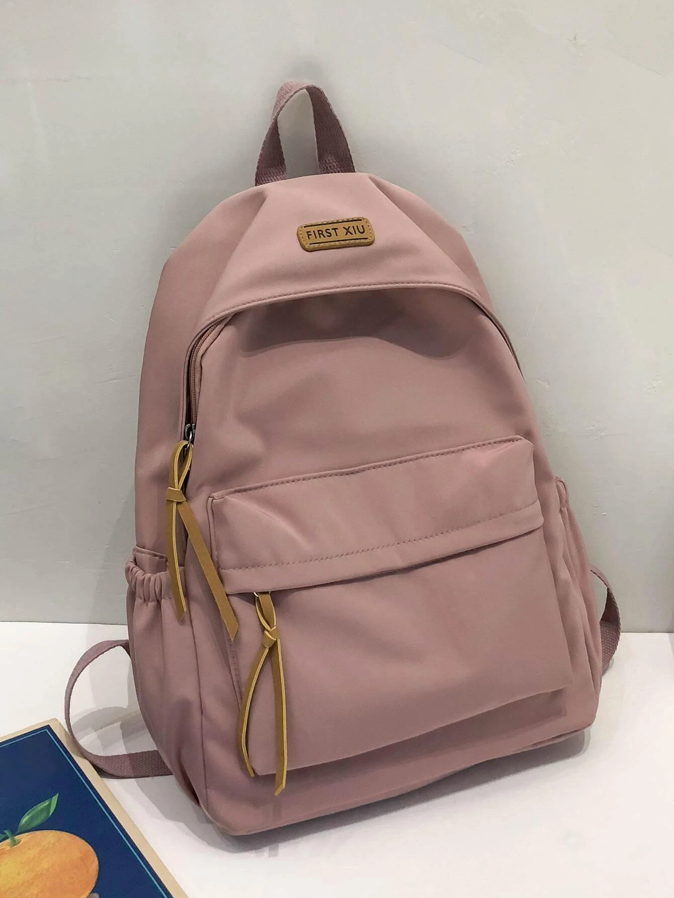 Mochila funcional con decoración de parches de letras, impermeable y ligera, de gran capacidad, para adolescentes, niñas, mujeres, estudiantes universitarios, cuello blanco