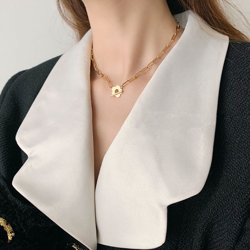 AOMU Summer Small Flower Pendant Necklace Metal Chain Necklace Collarbone Chain For Women Jewelry Party