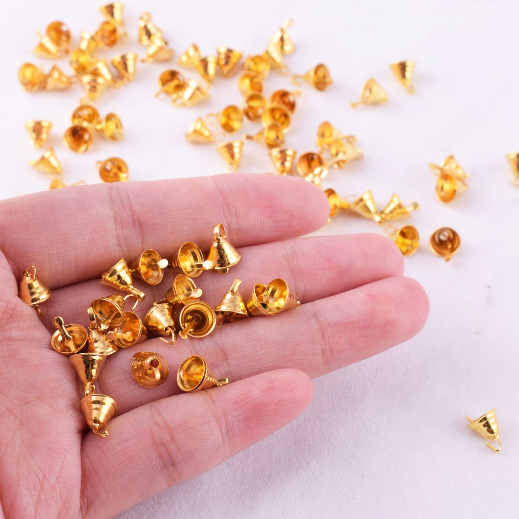 200pcs Tiny Liberty Bells Jingle Bells Mini Hanging Bell Gold Door Bell for Wedding Cat Wind Chimes Christmas Hallowmas DIY 6mm