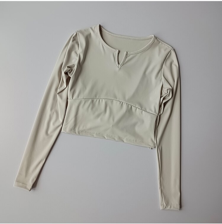 #39 , figurbetontes sport-langarmshirt für damen mit freiem bauchnabel, v-ausschnitt und offenem rücken – schnelltrocknend, ideal zum laufen, trainieren, fitness und yoga.: Weiß / S