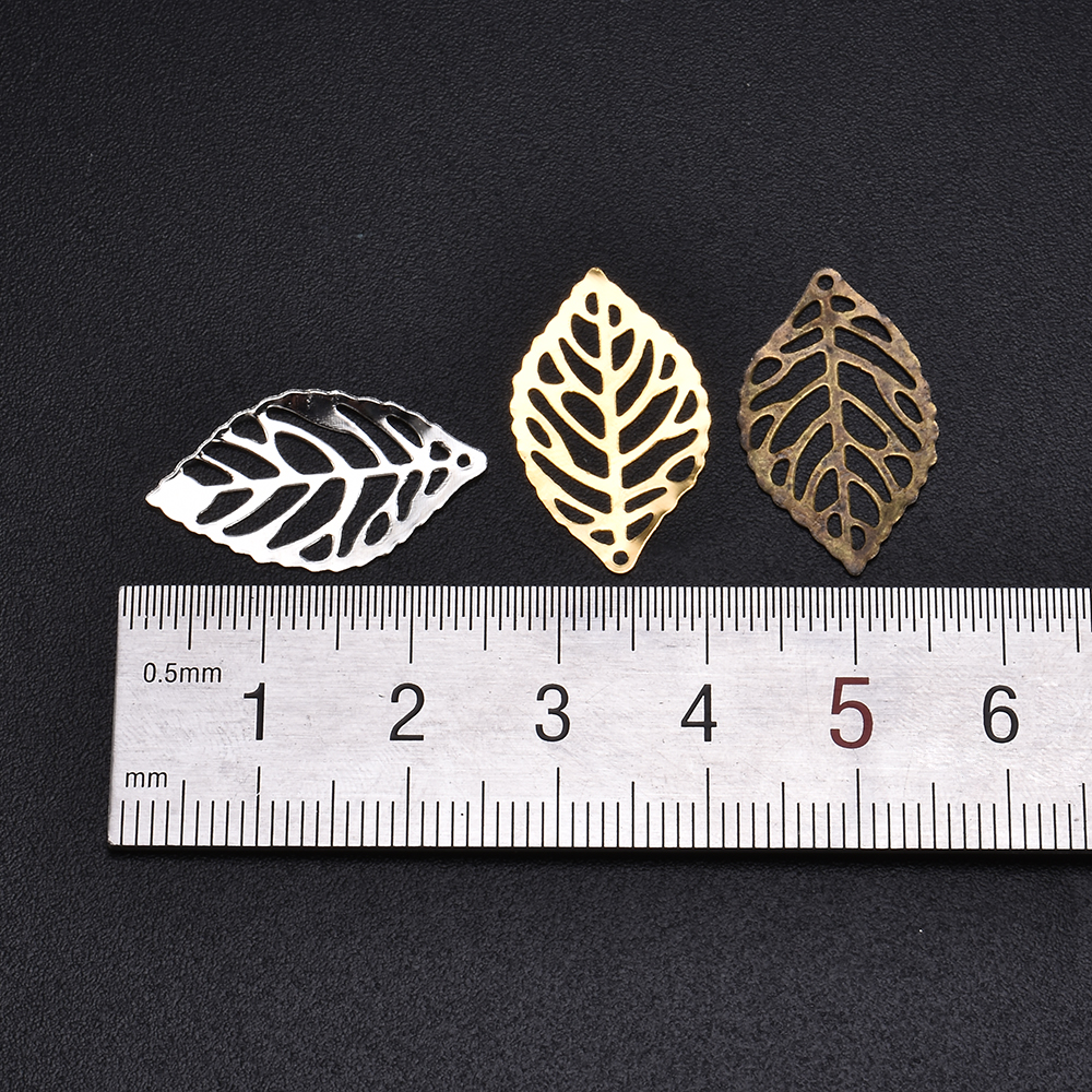 50 Uds. De hojas de filigrana, joyería artesanal de Metal, accesorios de boda DIY, colgante, disfraz chino, corona de novia, hojas de Metal