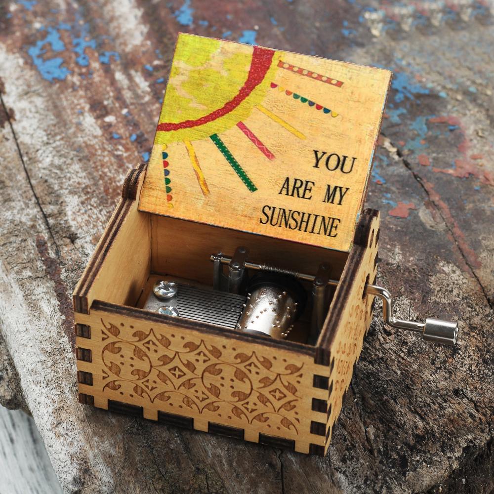 Houten handzwengel muziekdoos je bent mijn zonneschijn ik hou van je aan mijn vrouw muziekthema muziekdoos kerstmis een verjaardag: Jij bent onze zon 02