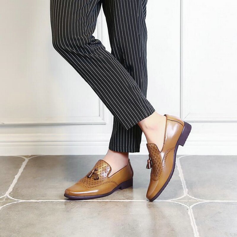 Scarpe eleganti da uomo da uomo Bullock scarpe da uomo in pelle retrò scarpe a punta marrone nere scarpe formali da uomo 569