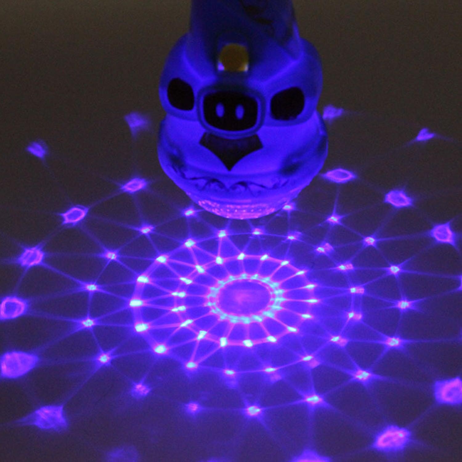 Niños Mini LED música inalámbrica Karaoke modelo de micrófono palo intermitente con bola de proyección 3D iluminación proyector de juguete de Color al azar