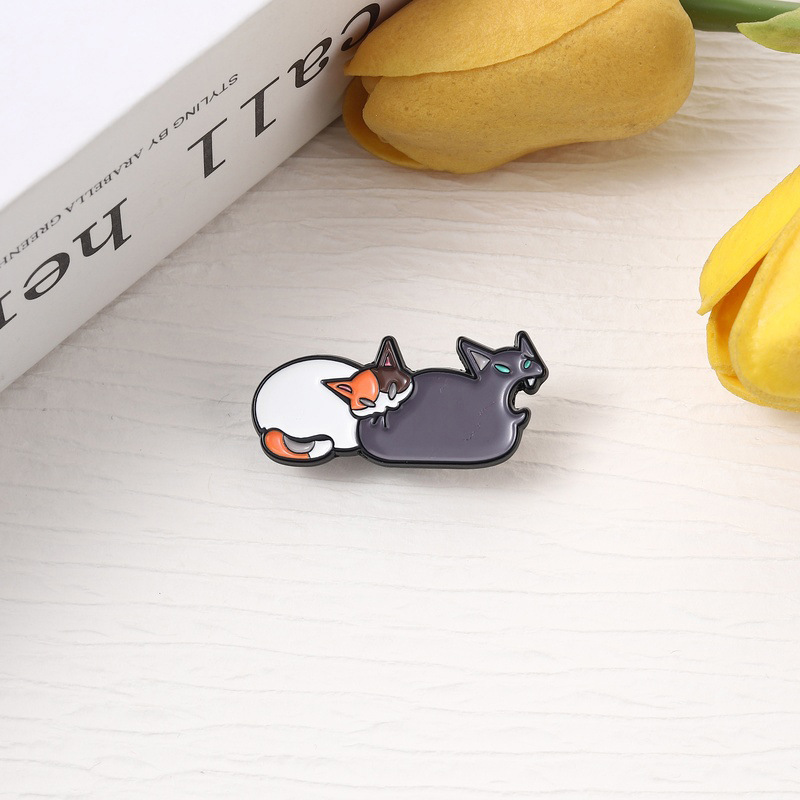 Divertente Spilla in Metallo Smaltato a Forma di Gatto, Cartone Animato, Simpatico Gatto che Morde i Glutei, Accessorio Gioiello, Regalo per Amici