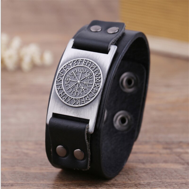 1Pc Viking Vegvisir Kompas Hangers Bangle Nordic Runen Mannen Sieraden Odin Symbool Imitatie Lederen Armbanden