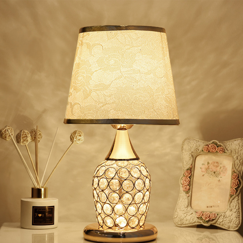 Kristall-Tischlampe Ich bin europäischen Stil, einfache moderne Schlafzimmer-warme romantische , kreative dekorative Nachttischlampe: Weiß / EU-Stecker