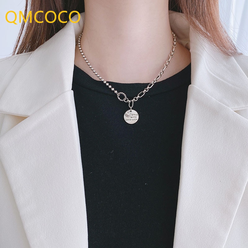 Collana Vintage di nuovo stile collana a forma rotonda con ciondolo a forma di sorriso contratto Trendy INS uomo donna festa di compleanno catena in clavicola