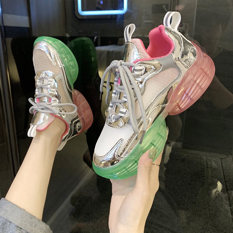 NEUE Transparente Regenbogen sohle Papa schuhe frauen sommer neue gelee schuhe dicke sohle Turnschuhe Atmungs lässig schuhe