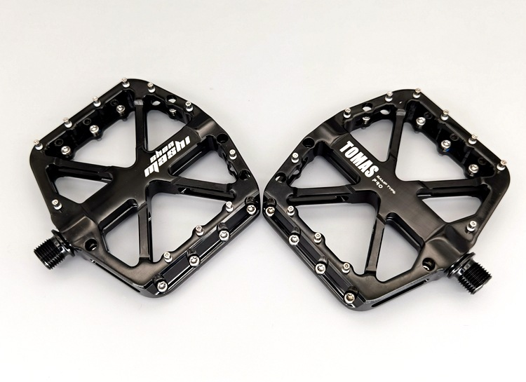 Ultra-light Mountain Bike Pedals CNC Aluminum Alloy Polished 3 Bearing Pedals Downhill Dirt Bike Anti-slip Bicycle Pedals: black