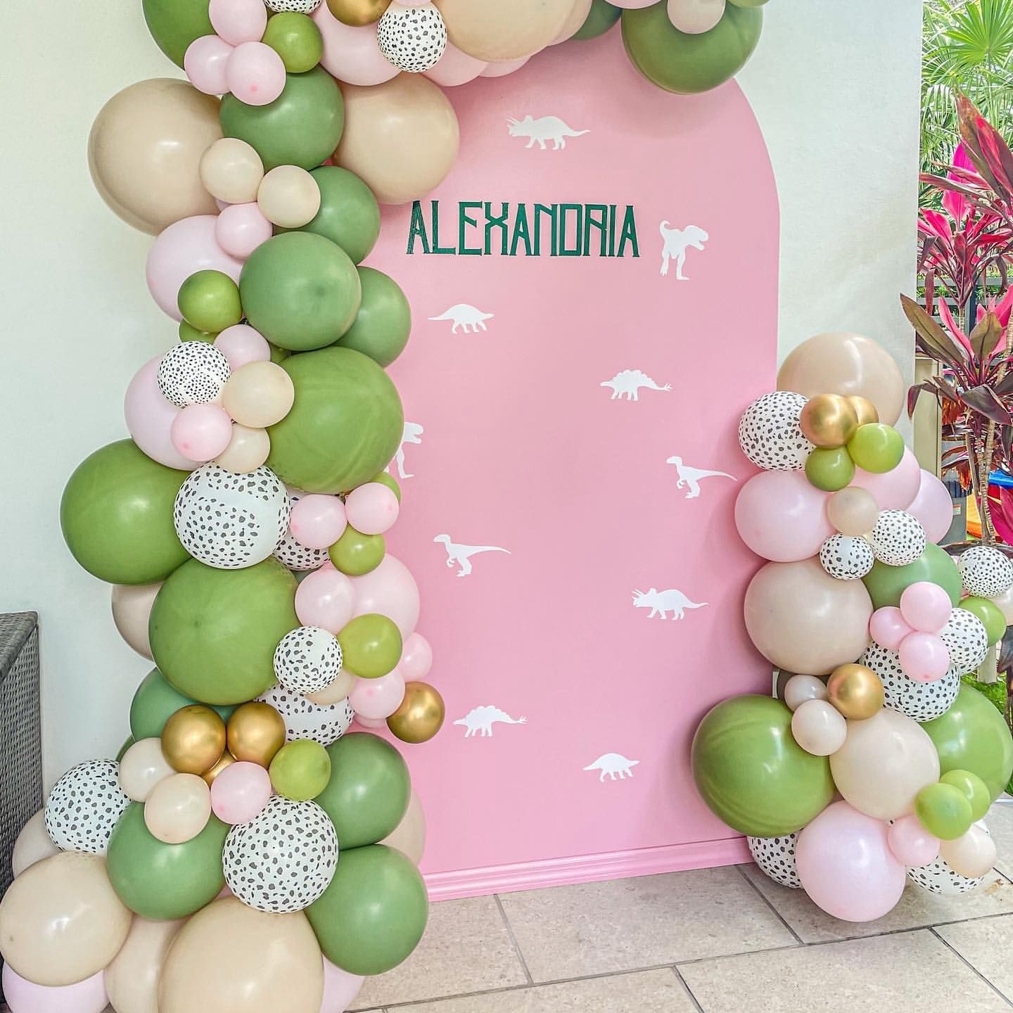 1 Juego de cajas de dulces de cartón con forma de torre de globos de dinosaurio rosa para niña, decoraciones para de feliz cumpleaños con temática de dinosaurio, suministro de