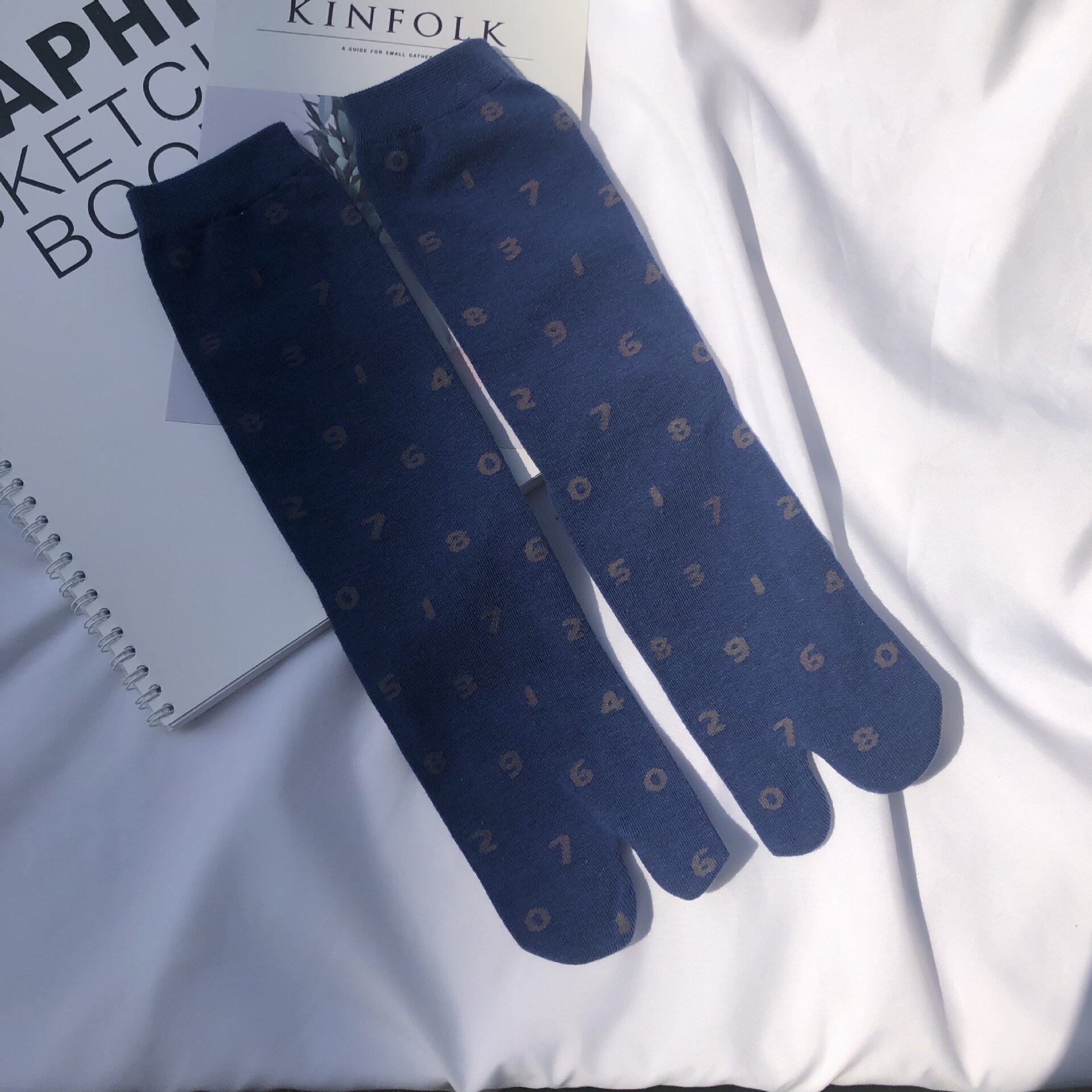 Chic Japanese Jacquard Split Toe Socks Digital Combed Cotton Two Toe Socks Women Korean Harajuku Two Finger Tabi Socks: Navy