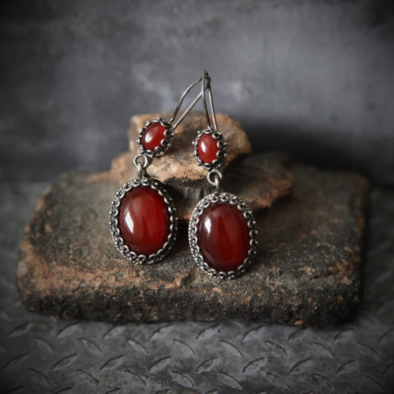 Pendientes Vintage ovalados con incrustaciones de circonita roja para mujer, joyería de gota de Color plateado antiguo, personalidad clásica