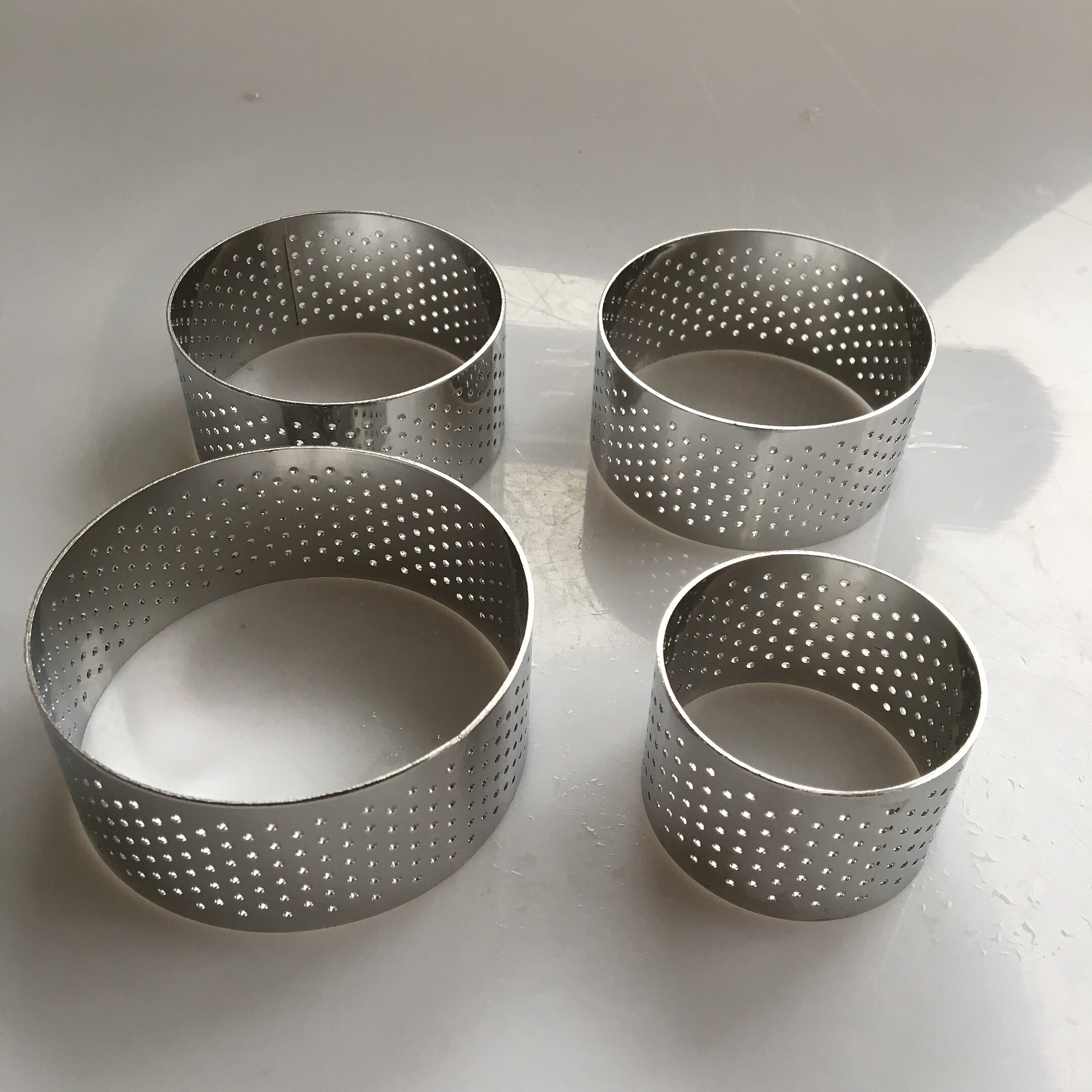 6pcs/lot 3.5cm high 7cm 8cm Round stainless 304 perforated seamless tart ring quiche ring tart pan pie tarte ring with hole