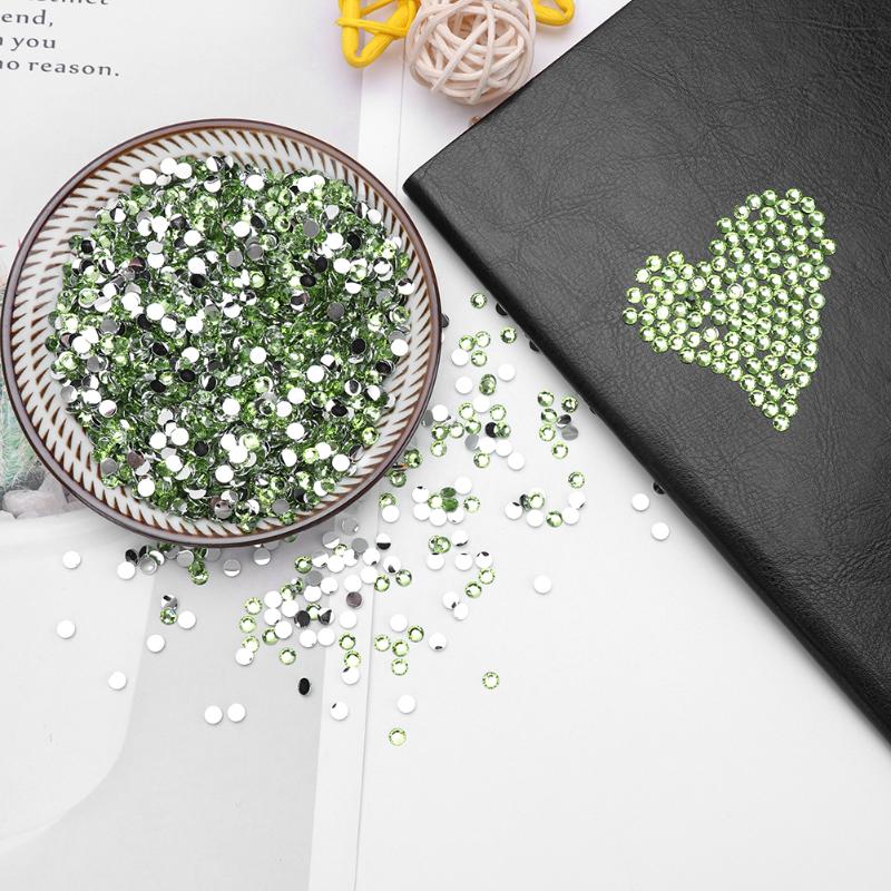 30g 4mm Funkelnden Acryl Edelstein Flache Rückseite Kristall Strass für DIY Nagel Kunst Auto Bretter Brautkleider Kleider