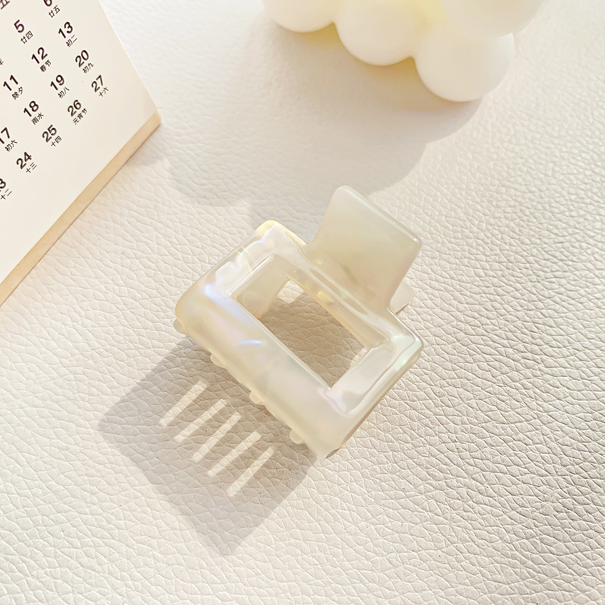 Muweordy, pinzas para el cabello cuadradas huecas de acetato a la , pinzas para el cabello de cangrejo, cola de caballo con estampado de mármol, pasadores con Clip de tiburón, accesorios para el cabello: Blanco