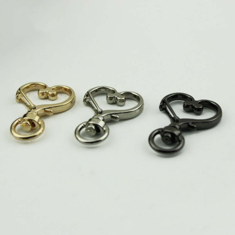 Gancho a presión con forma de corazón metálico, Clips de estilo, para portón de primavera, correa de cuero para mascotas, llavero de cincha, 1 Uds.