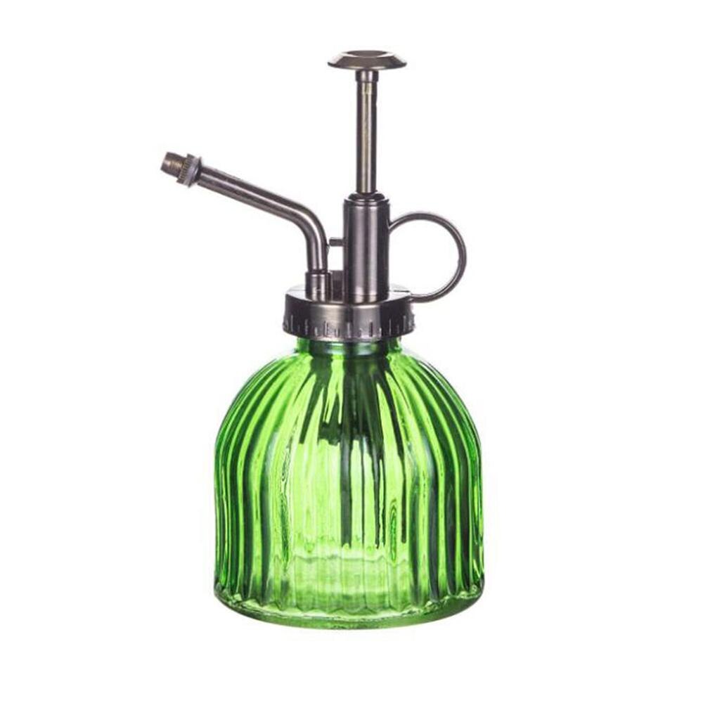 Retro glazen spuitfles, planten, bloemen, waterkan, tuinsproeier, pomp, mist, gieter, pot: Groene platte bodem