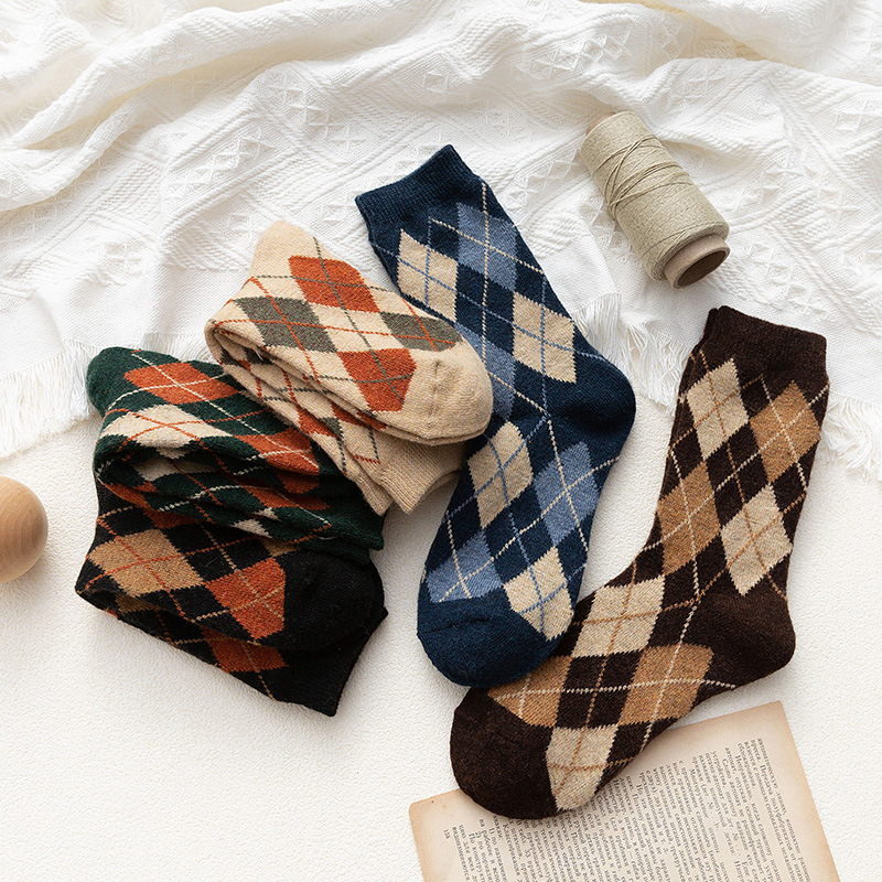 носки Women Socks Autumn Winter Thick Knit Warm Crew Socks Vintage Argyle Plaid Pattern Hosiery Preppy Style Happy Casual Socks