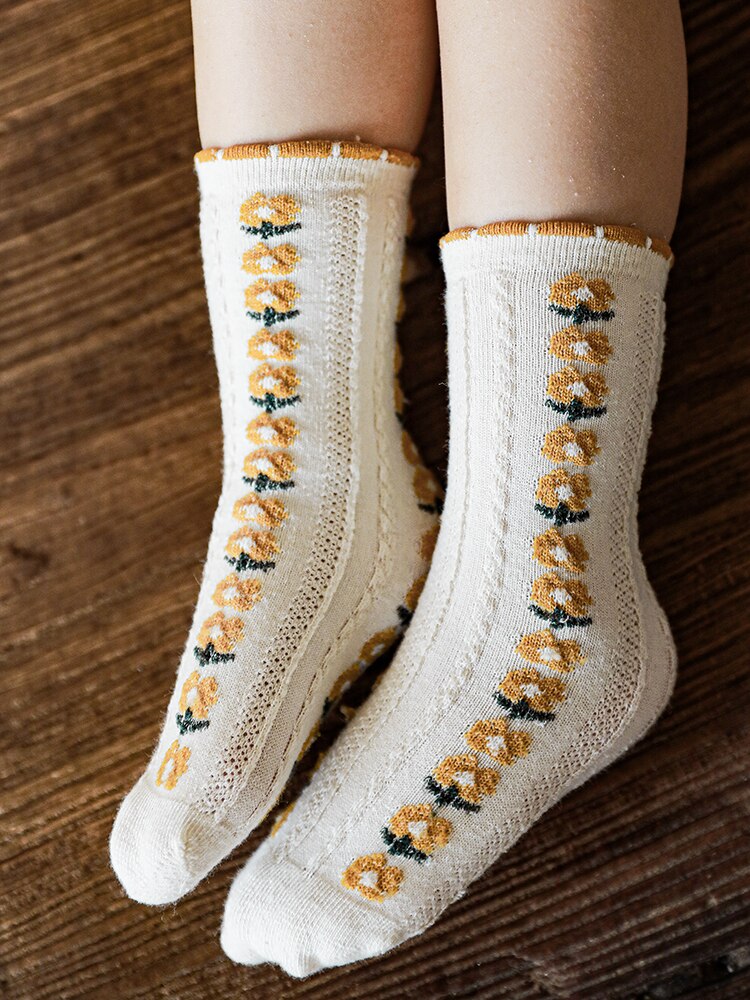 Girls' Pastoral Style Socks 2022 Spring Wavy Edge Three-Dimensional Flower Medium Tube Socks