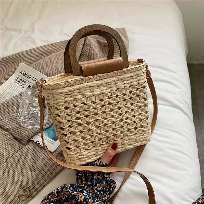 Handbediende geweven tas met houten handvat Zomer Cool Nieuw licht Luxe Mode Strand Vrije tijd Reizen Crossbody Handtas Schoudertas: Beige