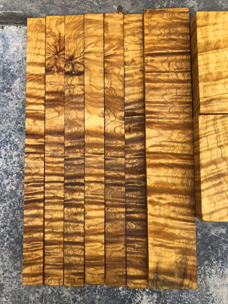 1pc Burmese golden phoebe logs water ripples full of gold solid wood