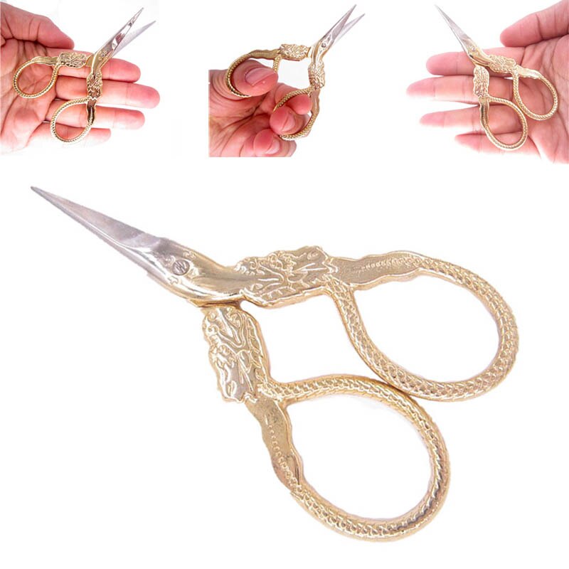Gouden draad jurk maken naaien draak afwerking schaar naaldwerk knippen garen borduren doorroeren stof naald steken kleermaker fantasiewerk