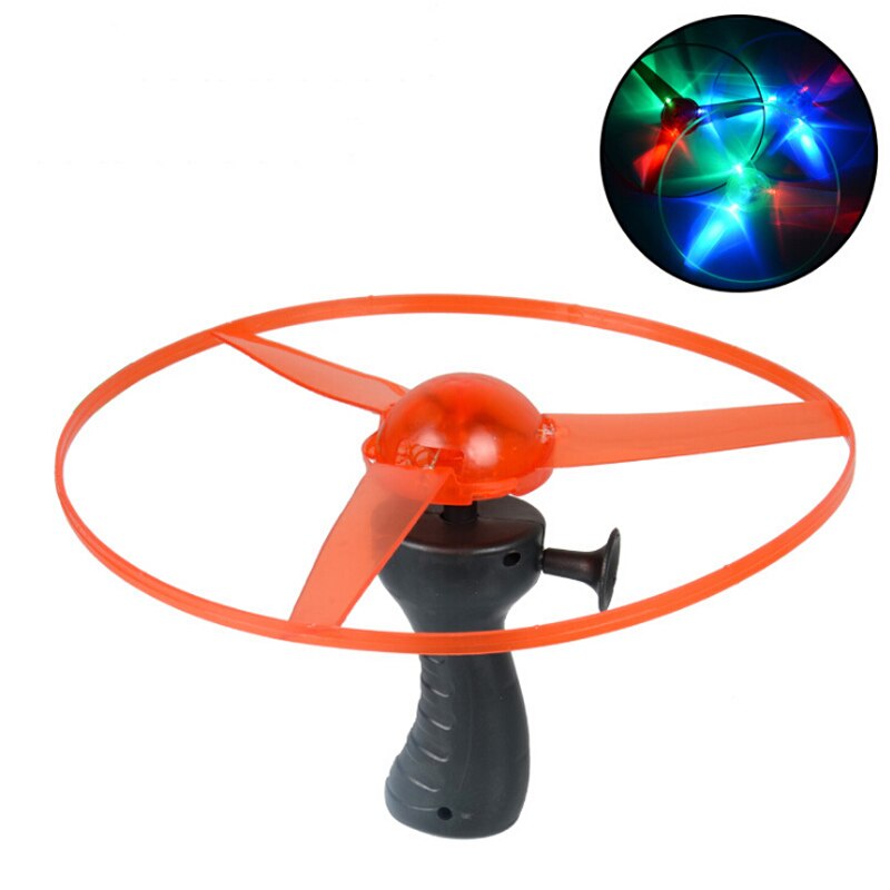 Grappige Spinning Flyer Lichtgevende Vliegende Ufo Led Licht Handvat Flash Vliegende Speelgoed Voor Kids Outdoor Game Kleur Willekeurige