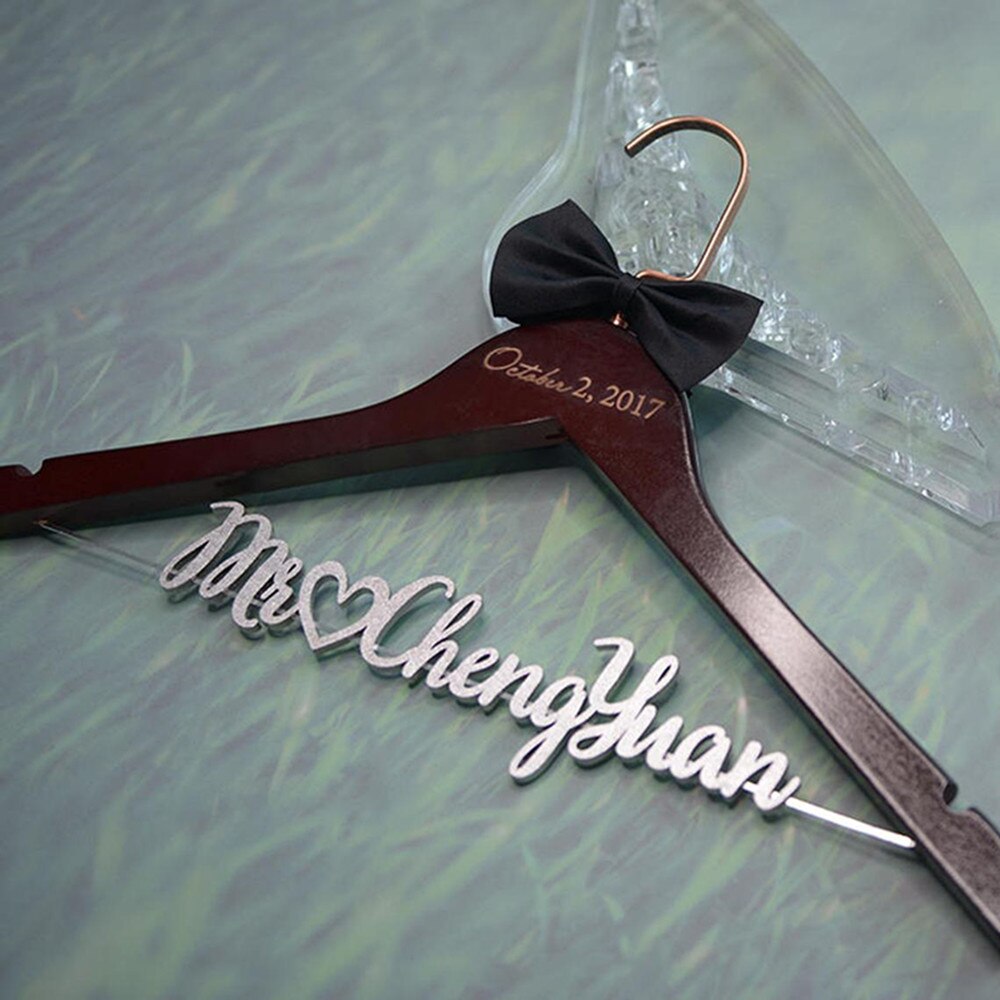 Custom Trouwjurk Hanger Met Naam Datum Bruid Bruidegom Pak Hanger Hout Bridal Hanger Met Strik Bruidsmeisje Kleerhanger: Cutom Groom Hanger