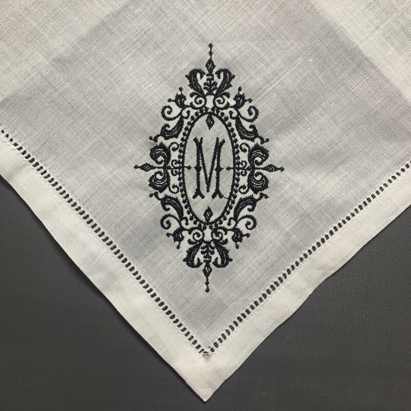 12 Pcs Monogram Zakdoeken Wit Pure Ramee Stof Zakdoeken Hemstitched Grens/Plain Klassieke 13X13-Inch: Letter M Black