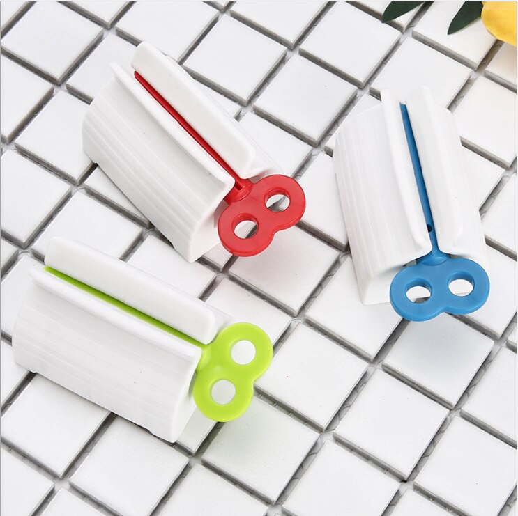 Toothpaste squeezer lazy squeeze toothpaste artifact children squeeze small sample wash bathroom manual squeeze toothpaste clip.: random color