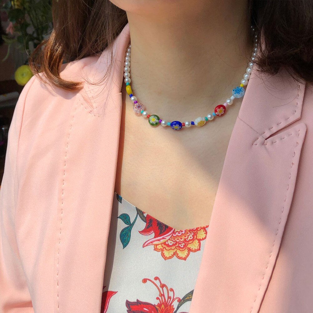 HUANZHI Korea Sweet Metal Chain Transparent Colorful Beaded Irregular Flowers Pearl Necklace for Women Party Jewelry