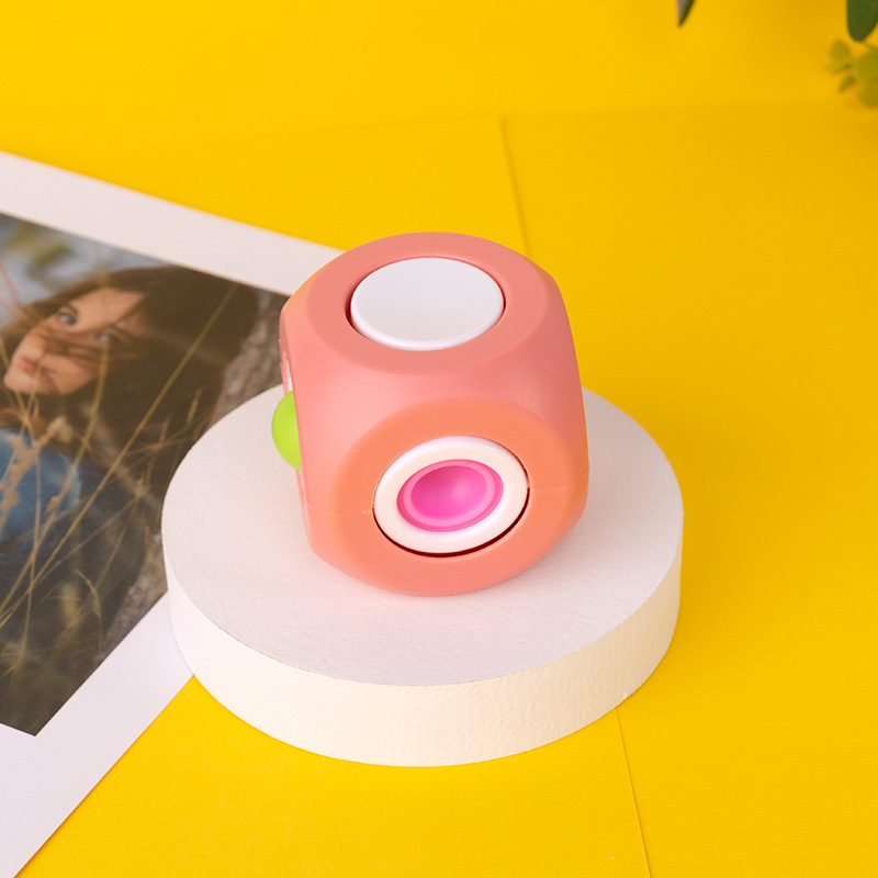 Fidget toys 2 in 1 fidget spinner pop leksaker bra fest favoriserar sensoriska poppar handsnurrar: Röd
