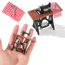 1/12 Poppenhuis Decor Miniatuur Meubels Houten Naaimachine Met Draad Schaar Accessoires Vintage Voor Poppenhuis Speelgoed