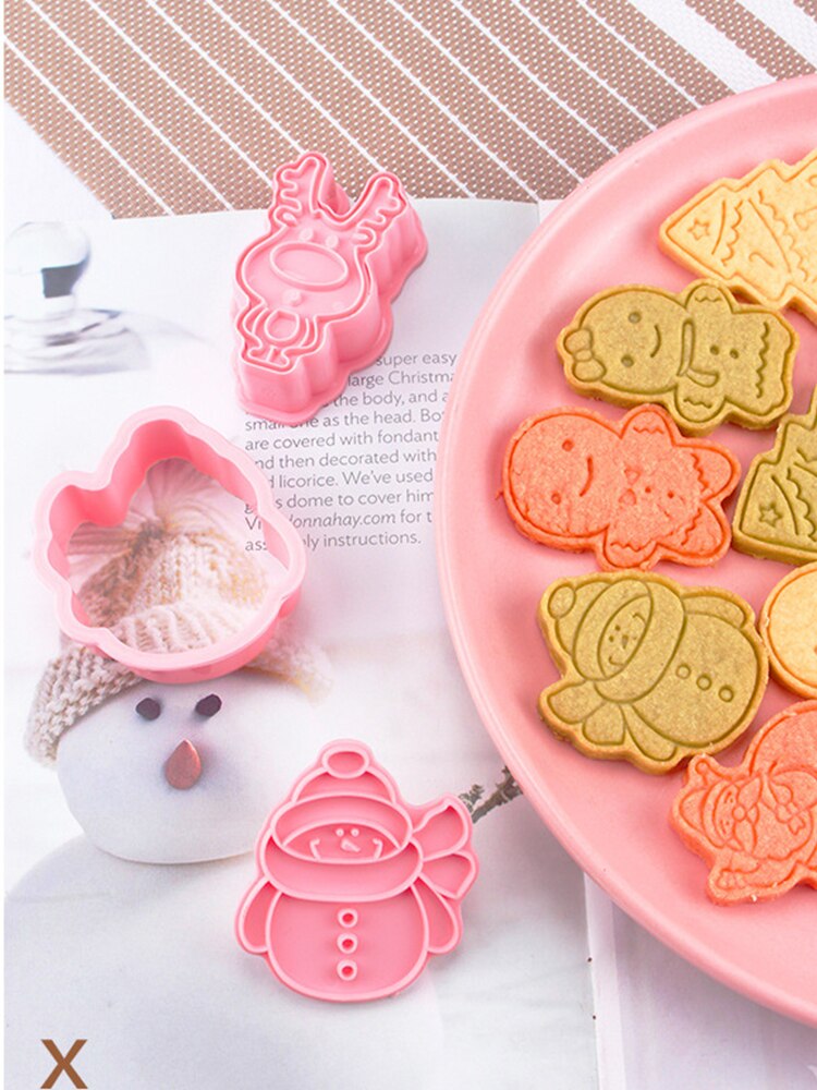 8Pcs/set Christmas Cookie Cutter Biscuit Mold 3D Cookie Fondant Baking Mold Set Plastic Pressing Baking Cookie Decoration Tools