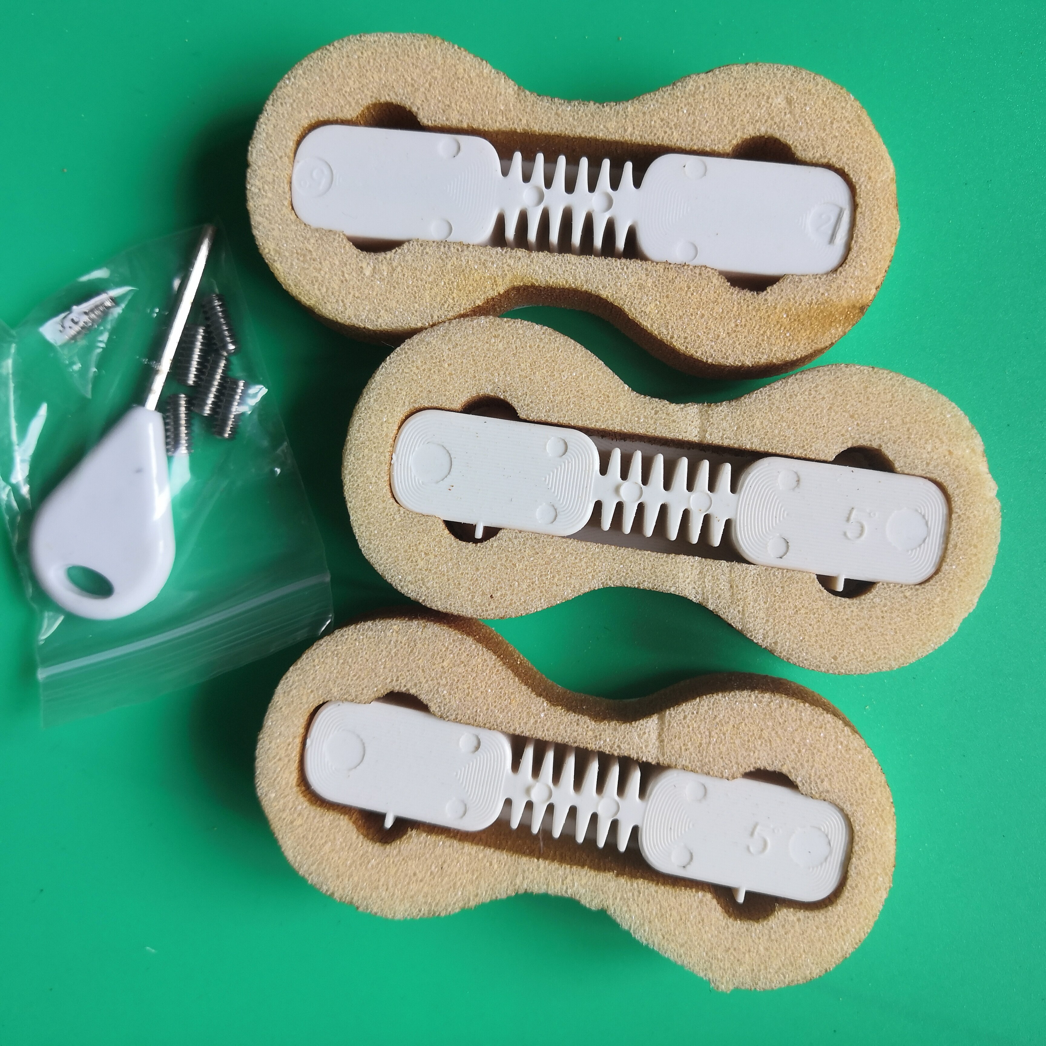 Plastic 5 degree FCS G5 surf fin fusion box white and black fin base with fin key screws