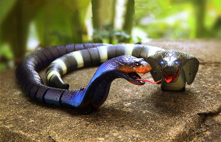 [Funny] Trick toys Remote control animal LED light IR RC Snake King cobra electronic pet robot model scary Prank toy joke toy