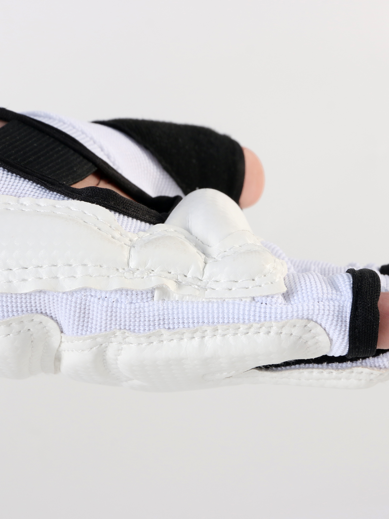 Hochwertige Kickbox-Handschuhe, MMA-Handschuhe, Muay Thai, Training, Boxer, Kampfausrüstung, Halbhandschuhe, PU-Leder, schwarze Boxausrüstung
