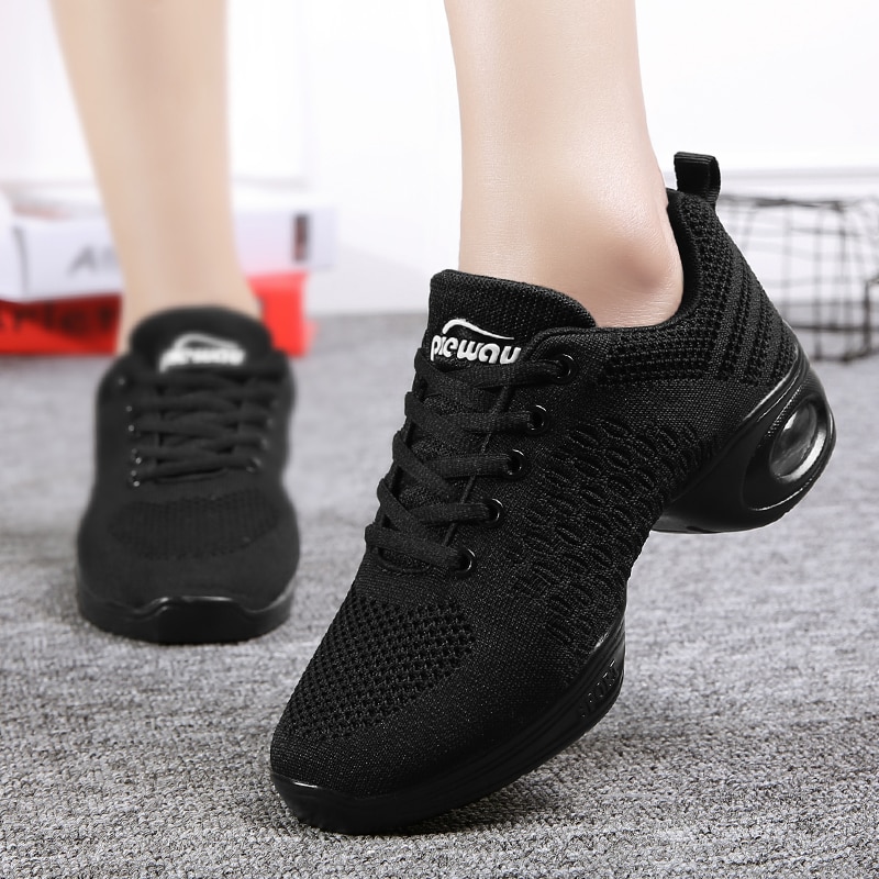 Zapatillas transpirables de Jazz Hip Hop para mujer, zapatillas deportivas de baile con características, zapatillas de baile modernas blancas y negras para niñas, zapatos de práctica, suela suave