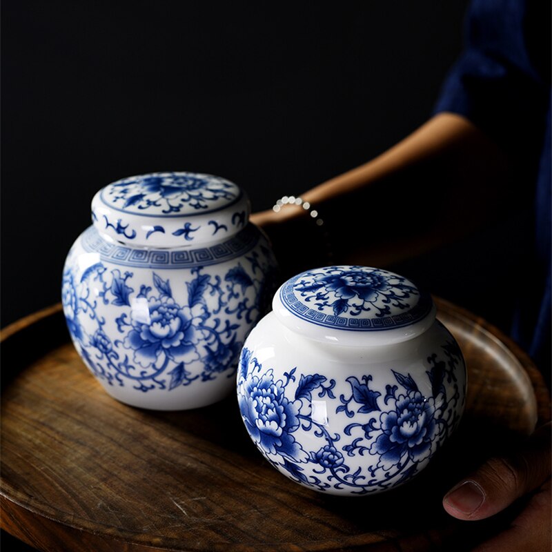 Blue and White Porcelain Storage Jar Ceramic Round Flower Pattern Tea Box Multifunctional Ceramic Jar Food Container Classic Art