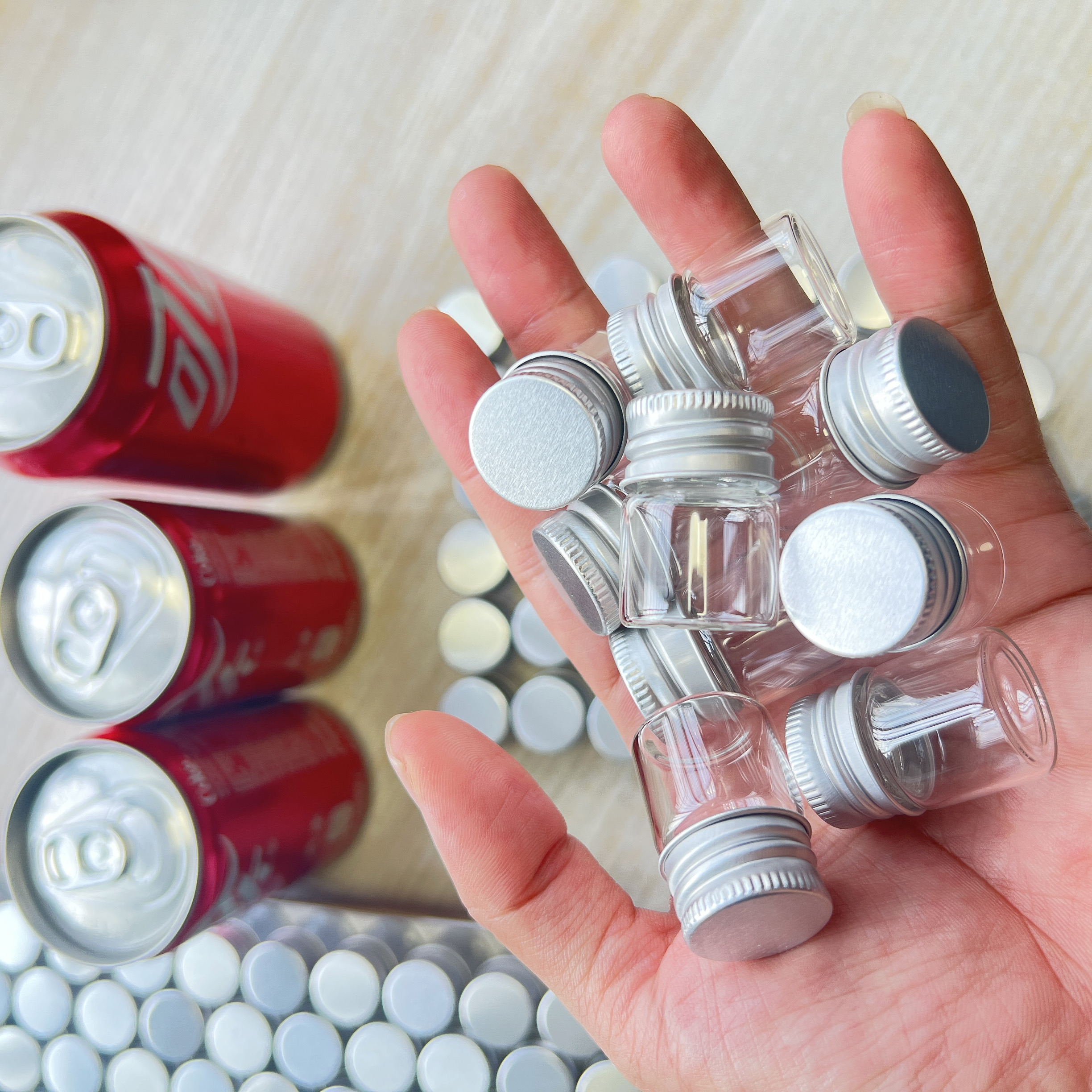 50/100 Uds. Mini tarros de vidrio bonitos de 5ml tapa de rosca plateada 13 × 22 × 30mm pequeñas botellas de vidrio tapas de aluminio pequeño frasco decorativo