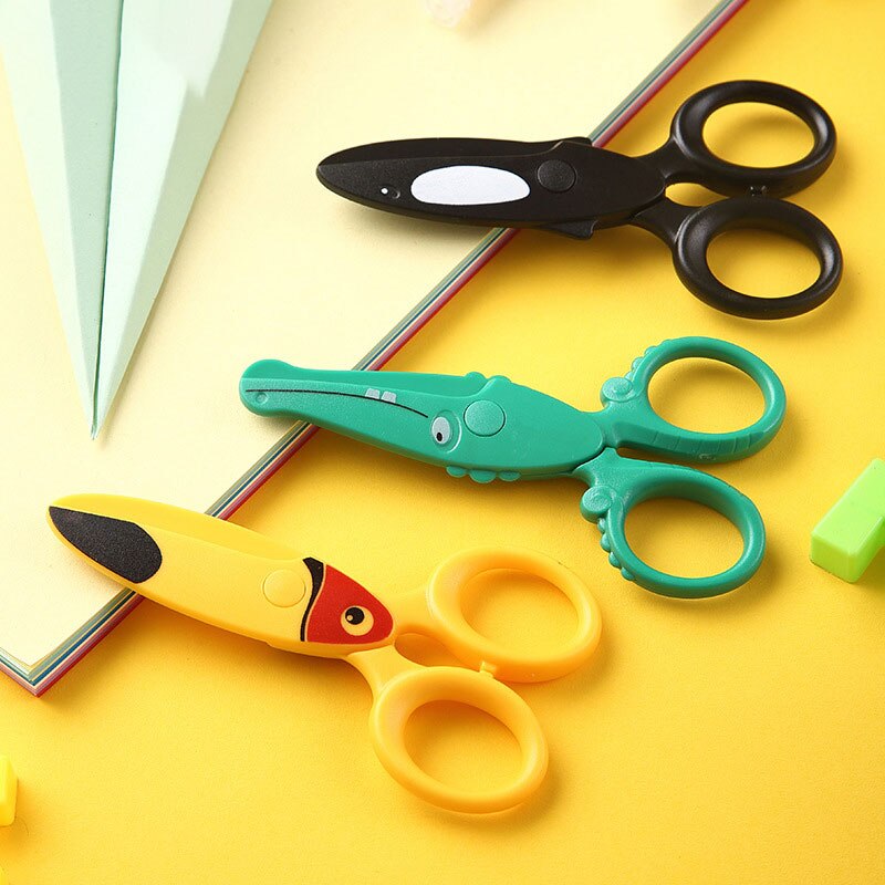 1 Piece Cartoons Mini Scissors Plastic Kindergarten Manual Round Head Safety Kids Scissors Tiny Scissors